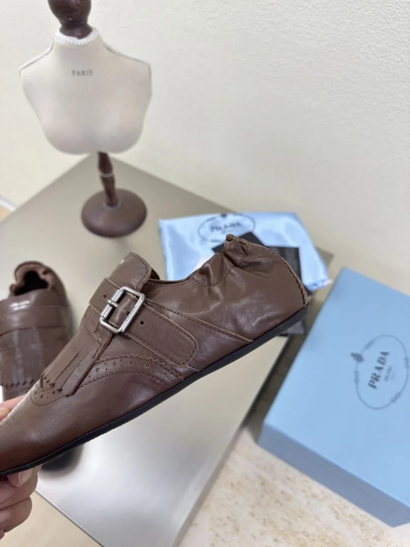 Resilient Prada Low Shoes 35137