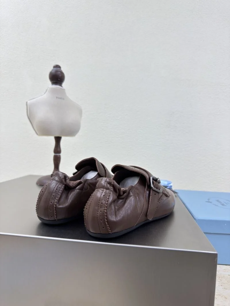 Resilient Prada Low Shoes 35137