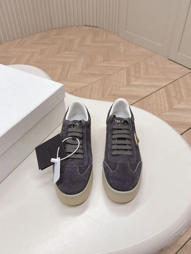 Prada Low Shoes WaterResistant 35132