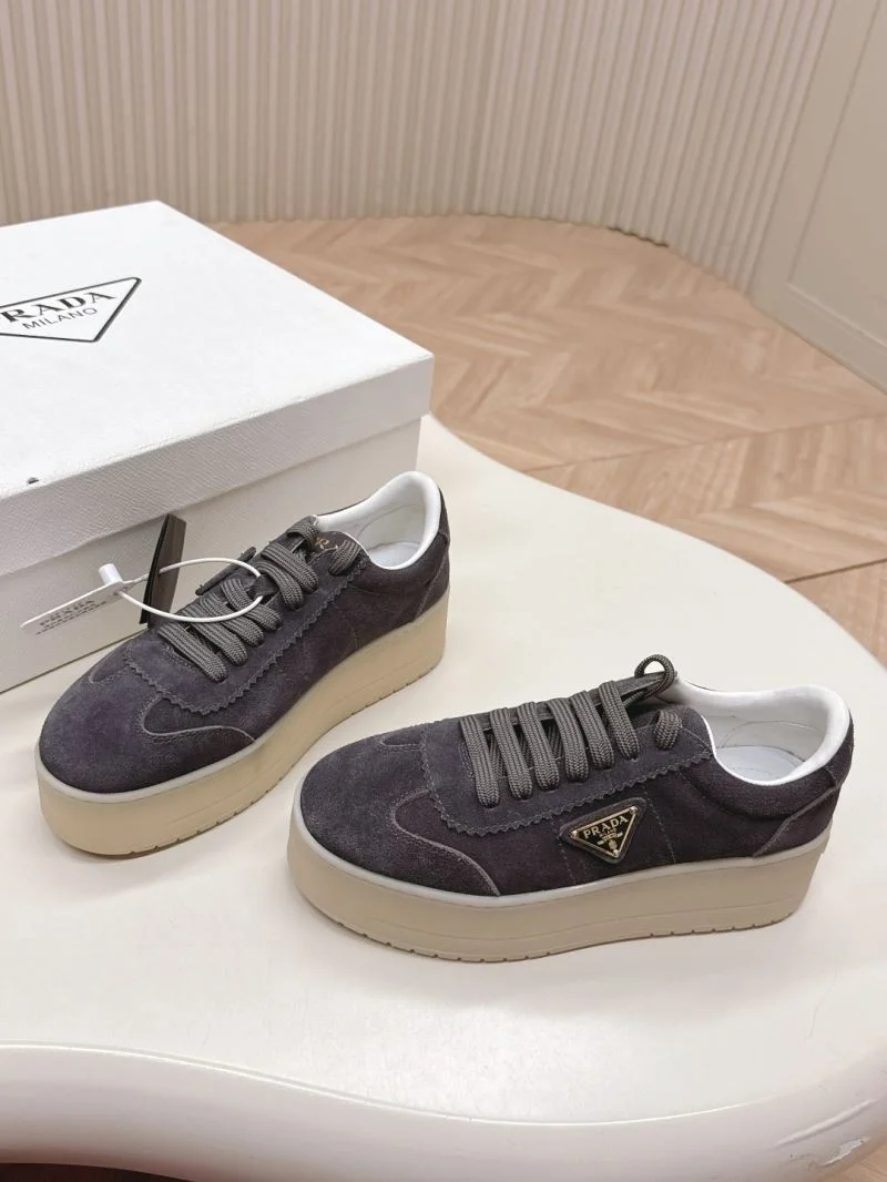 Prada Low Shoes WaterResistant 35132