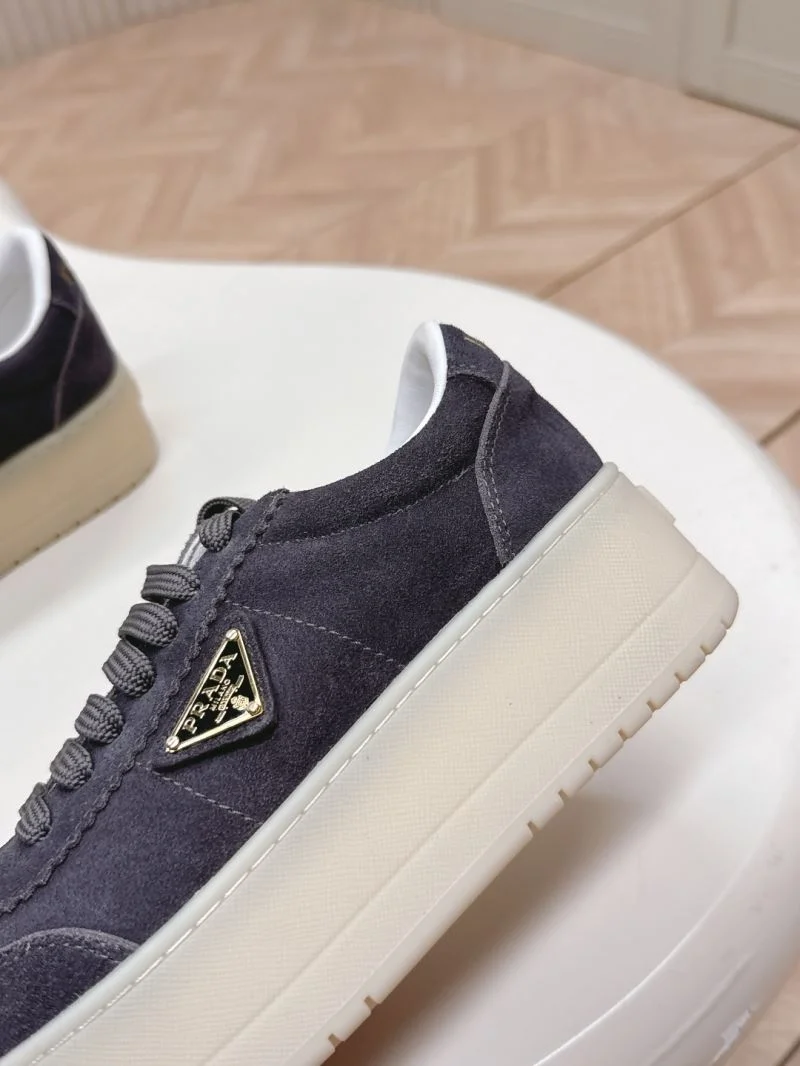Prada Low Shoes WaterResistant 35132