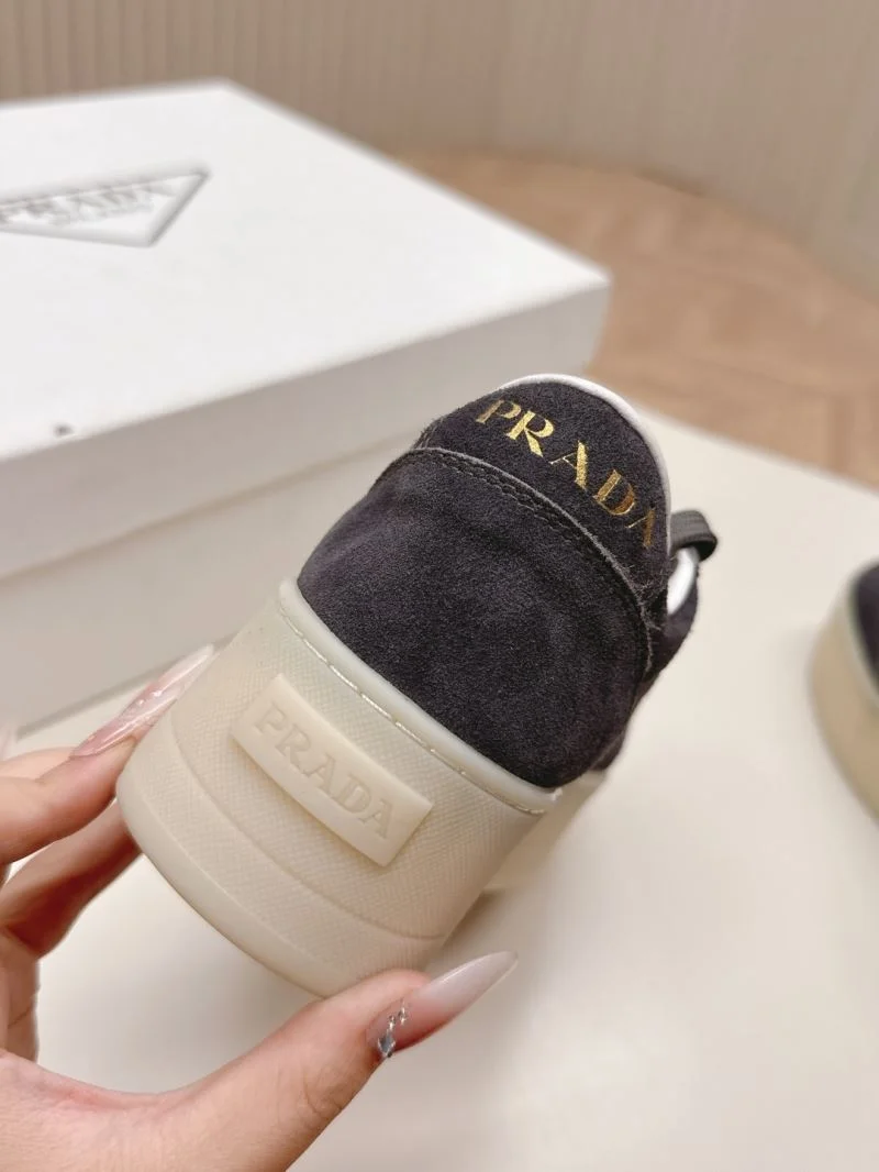 Prada Low Shoes WaterResistant 35132