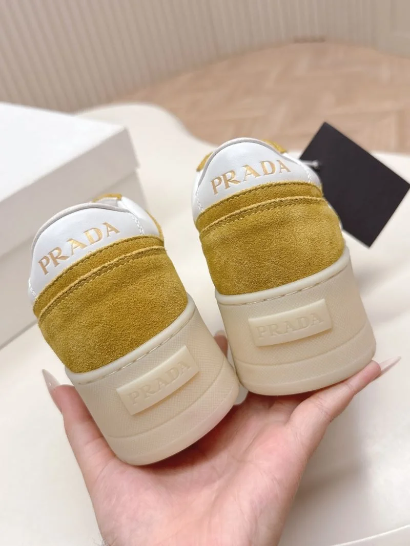 Sophisticated Prada Low Shoes 35120