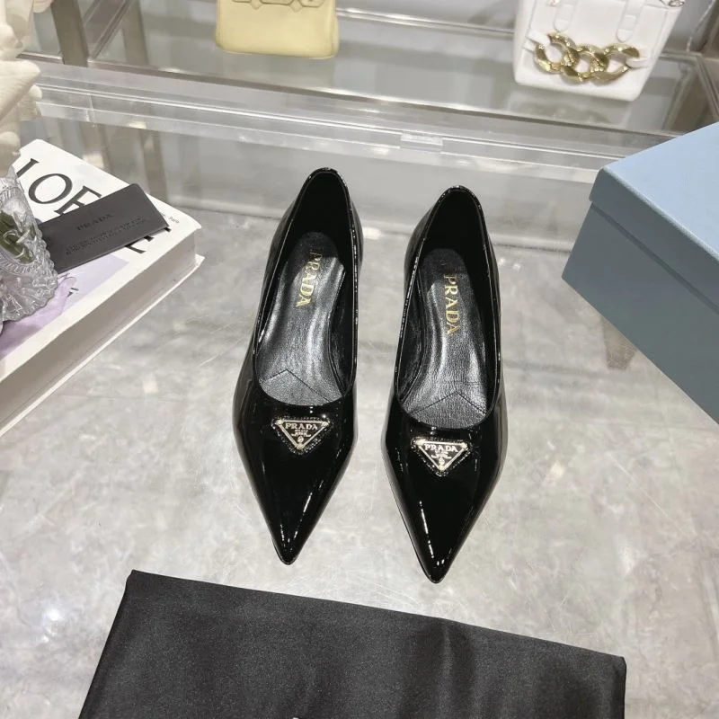 Fashionable Prada Low Shoes 35130