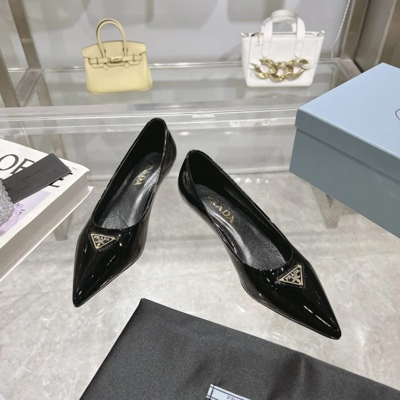 Fashionable Prada Low Shoes 35130