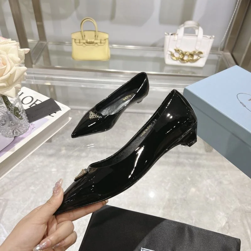 Fashionable Prada Low Shoes 35130