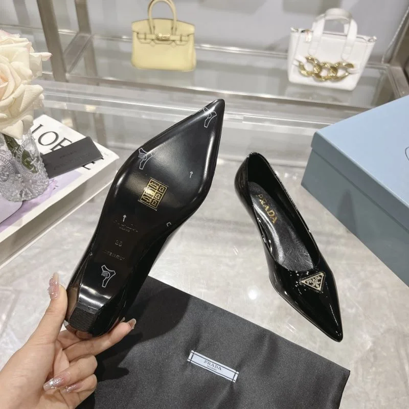 Fashionable Prada Low Shoes 35130