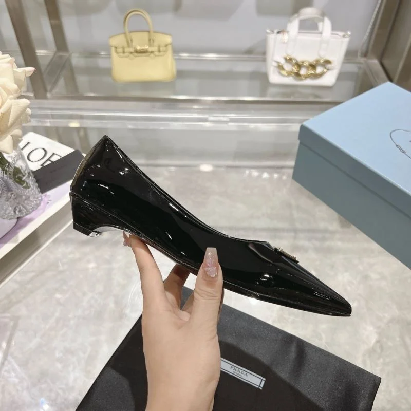 Fashionable Prada Low Shoes 35130