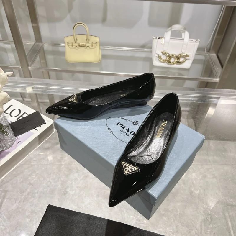 Fashionable Prada Low Shoes 35130