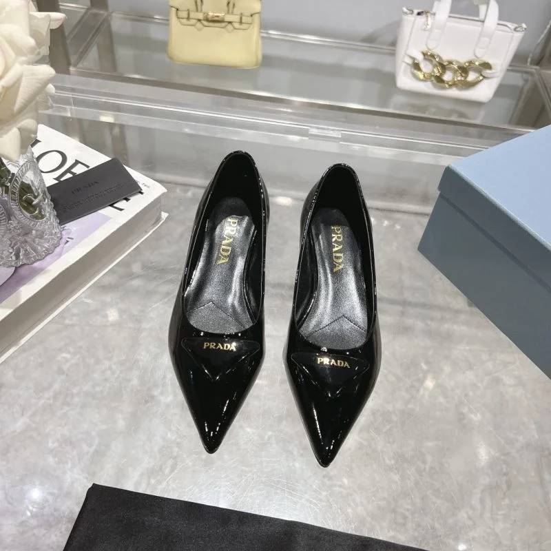 UrbanChic Prada Low Shoes 35131