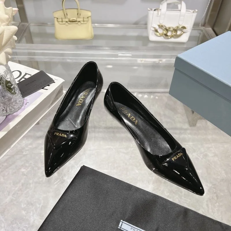 UrbanChic Prada Low Shoes 35131
