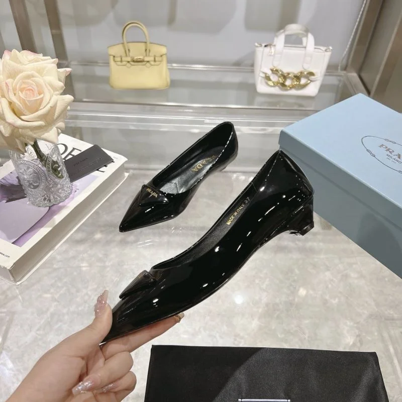 UrbanChic Prada Low Shoes 35131