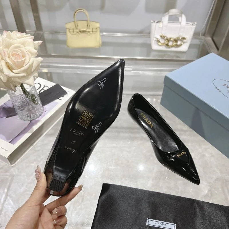 UrbanChic Prada Low Shoes 35131