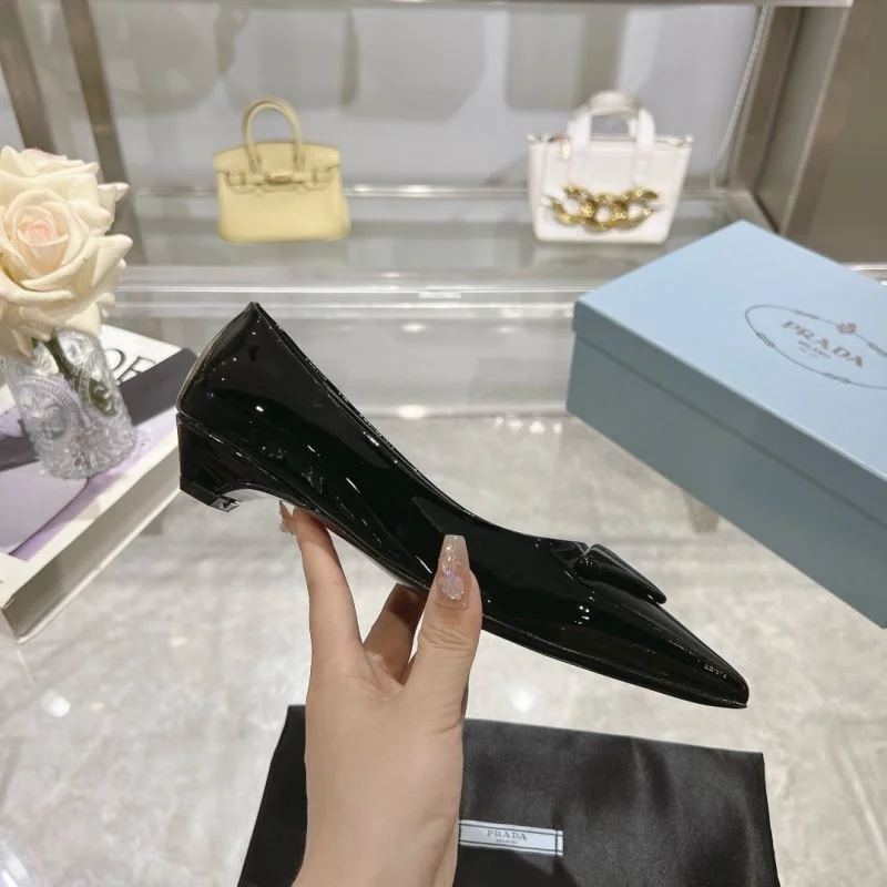 UrbanChic Prada Low Shoes 35131