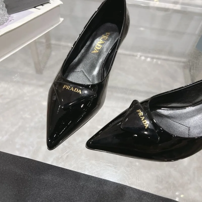 UrbanChic Prada Low Shoes 35131