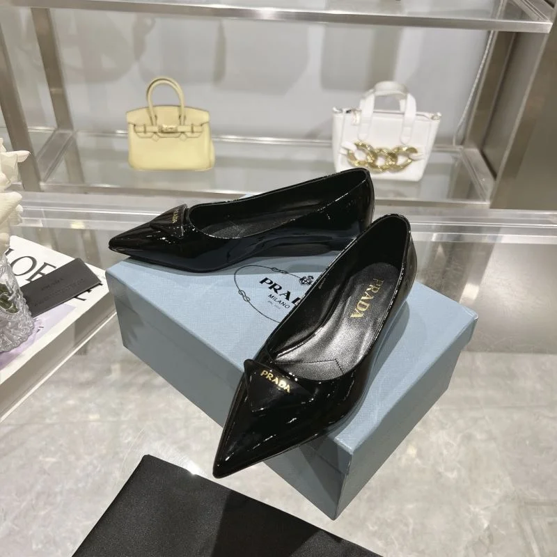 UrbanChic Prada Low Shoes 35131