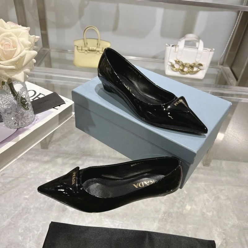 UrbanChic Prada Low Shoes 35131