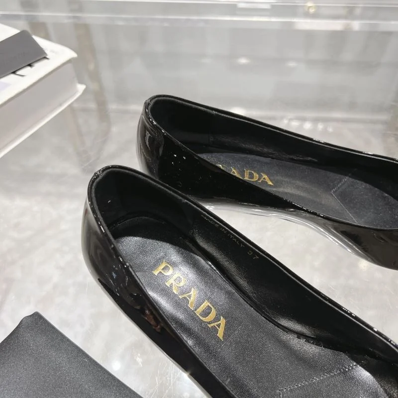 UrbanChic Prada Low Shoes 35131