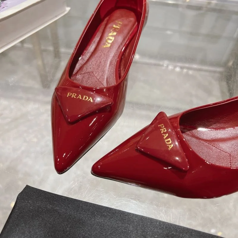 Prada Low Shoes Youthful 35116