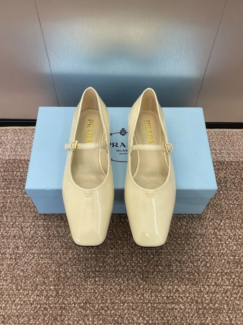 Affordable Prada Low Shoes 35107