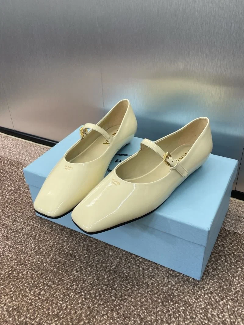 Affordable Prada Low Shoes 35107