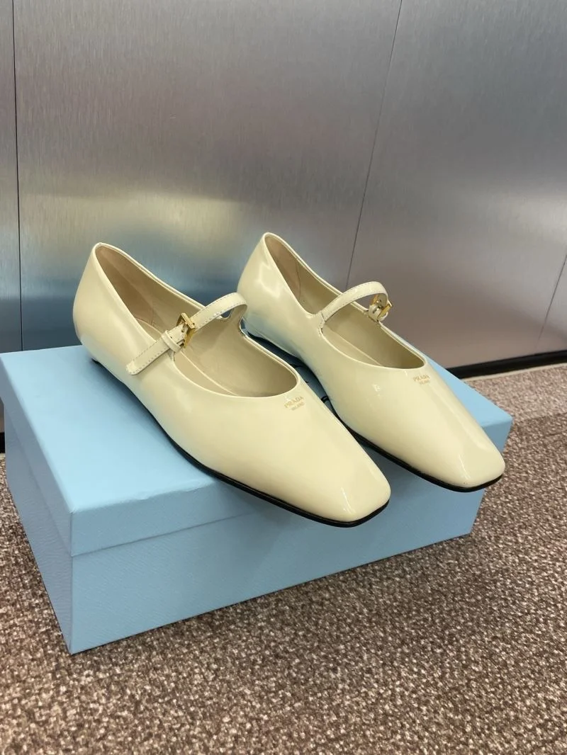 Affordable Prada Low Shoes 35107