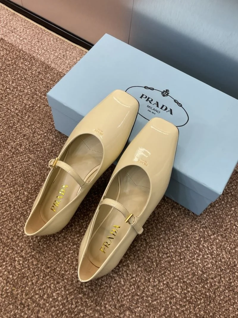 Affordable Prada Low Shoes 35107