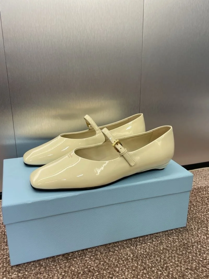 Affordable Prada Low Shoes 35107