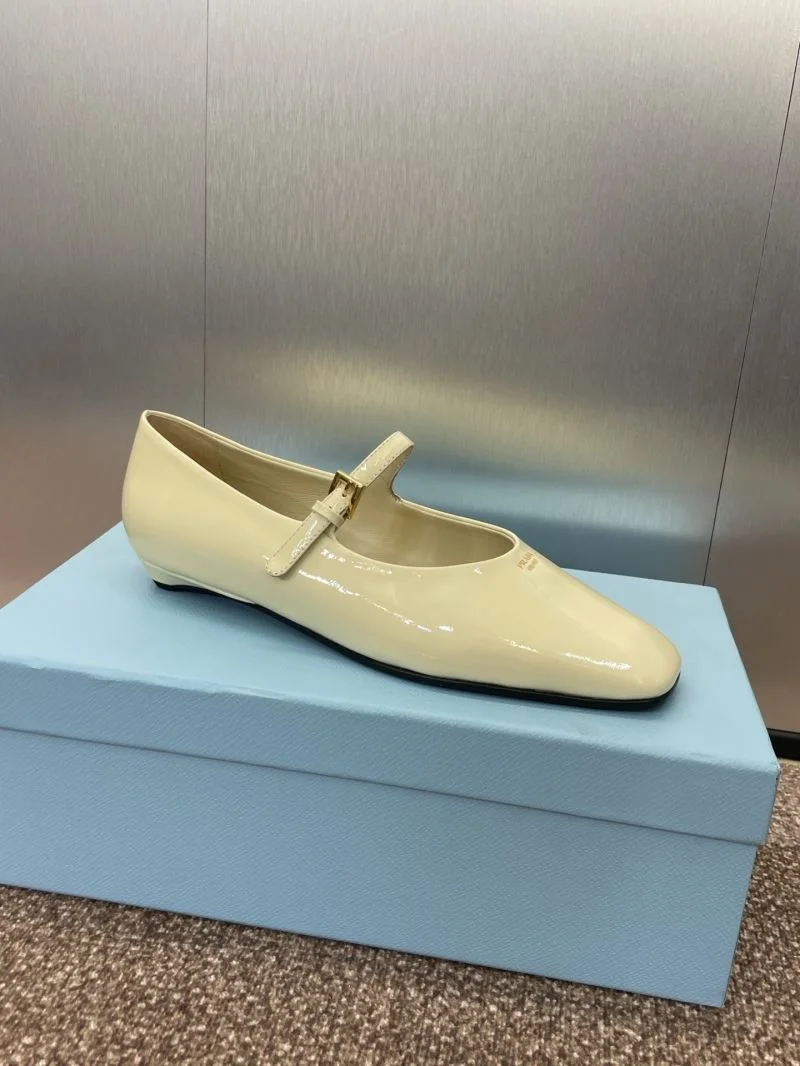 Affordable Prada Low Shoes 35107
