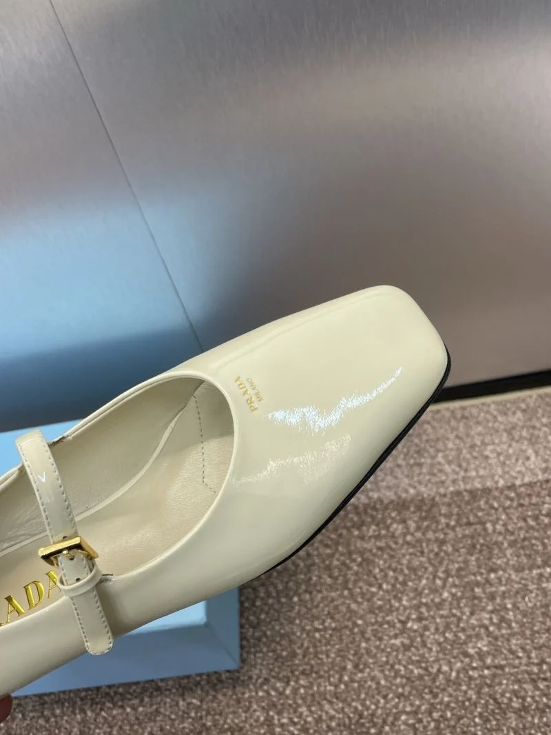 Affordable Prada Low Shoes 35107