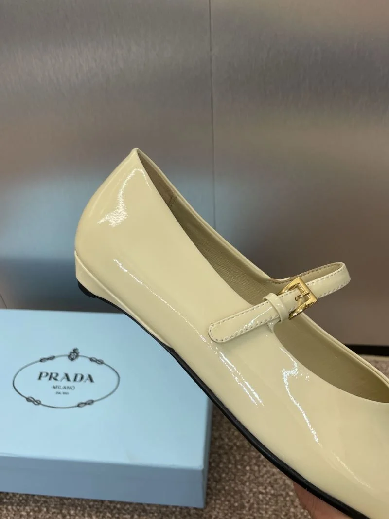 Affordable Prada Low Shoes 35107