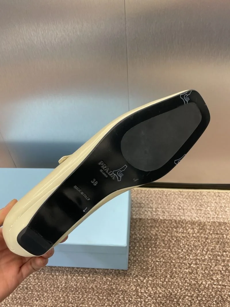 Affordable Prada Low Shoes 35107