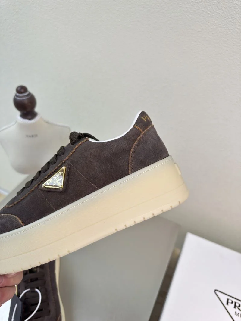 Prada Low Shoes Snug 35129