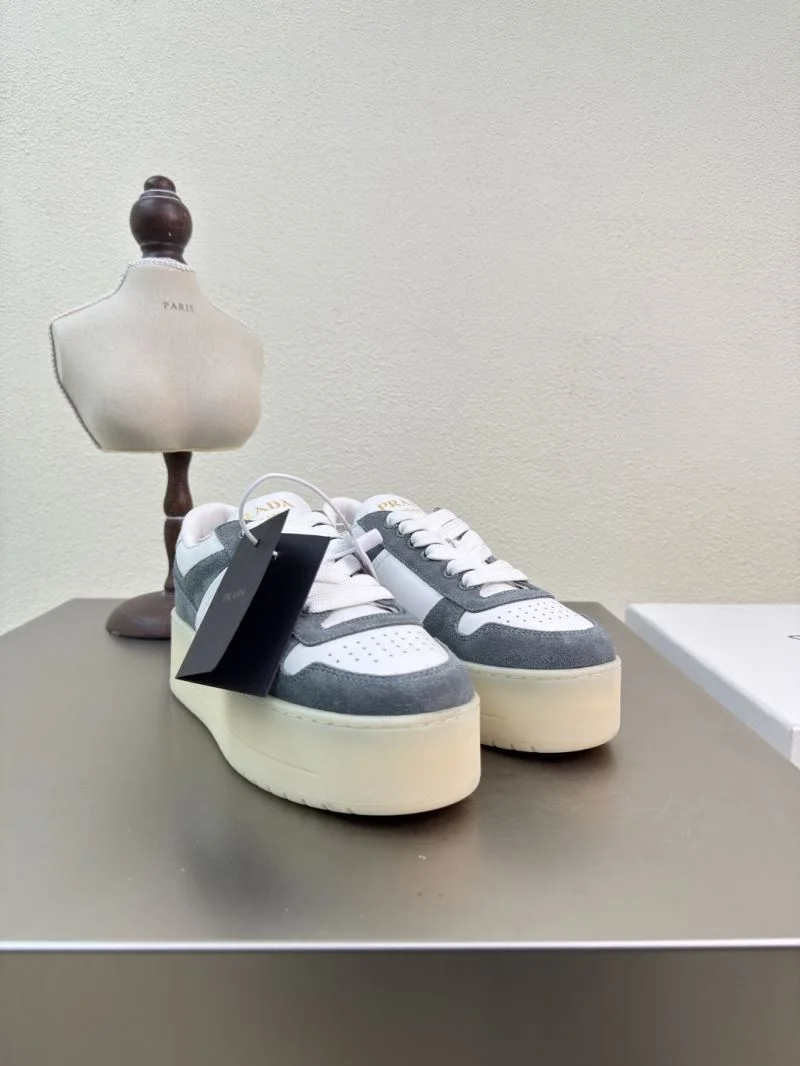 WellDesigned Prada Low Shoes 35106