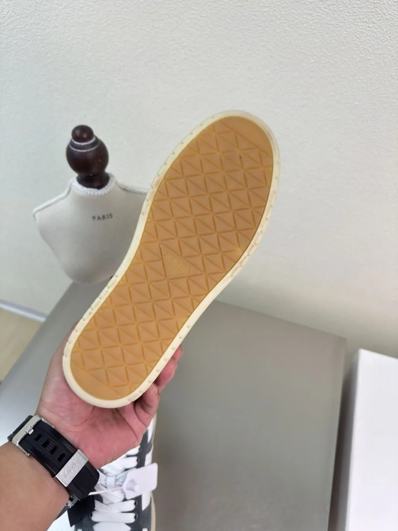 WellDesigned Prada Low Shoes 35106