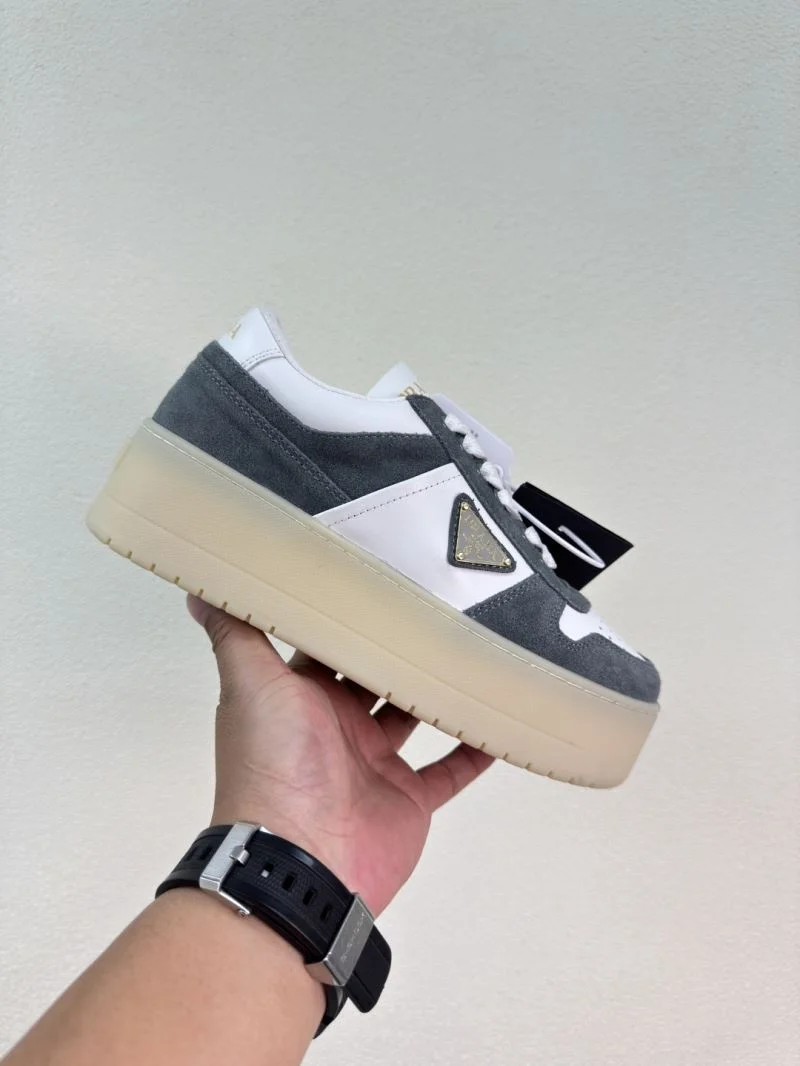 WellDesigned Prada Low Shoes 35106