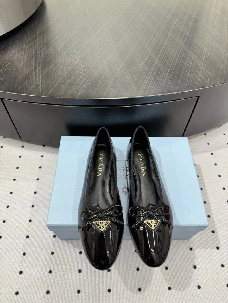 Prada Low Shoes Durable 35095