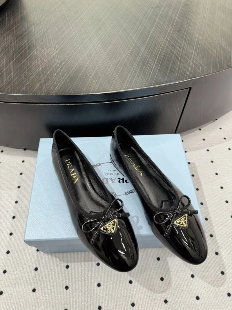 Prada Low Shoes Durable 35095