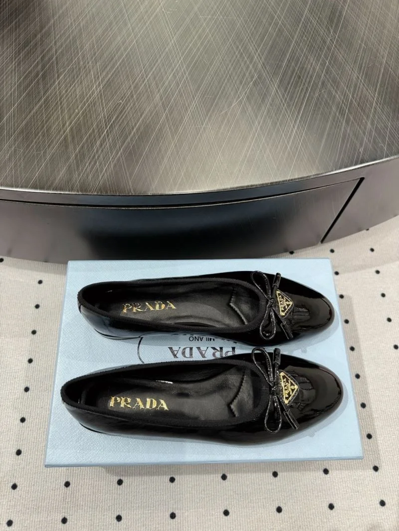 Prada Low Shoes Durable 35095