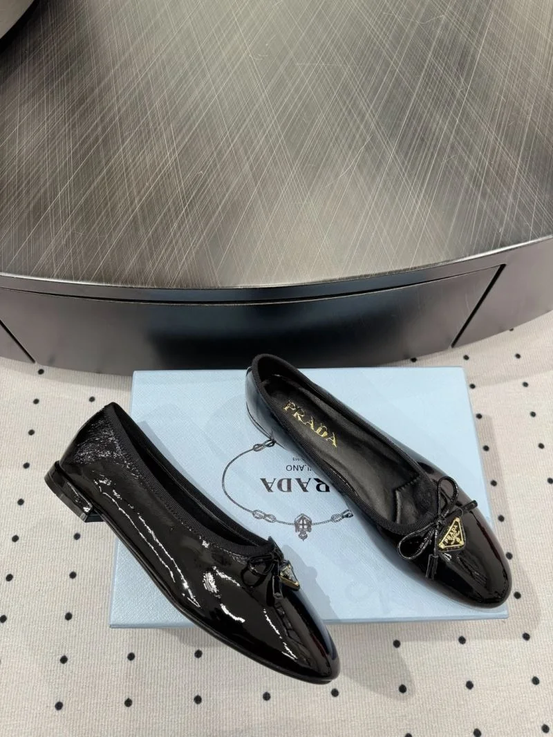 Prada Low Shoes Durable 35095