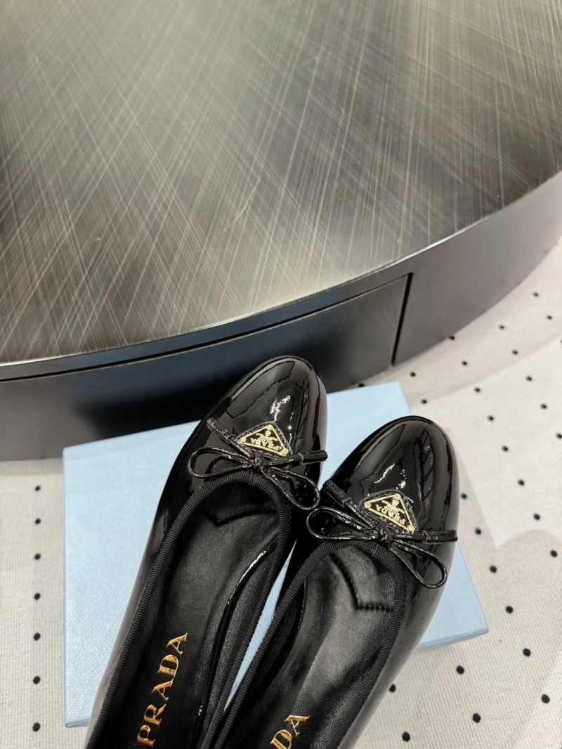 Prada Low Shoes Durable 35095
