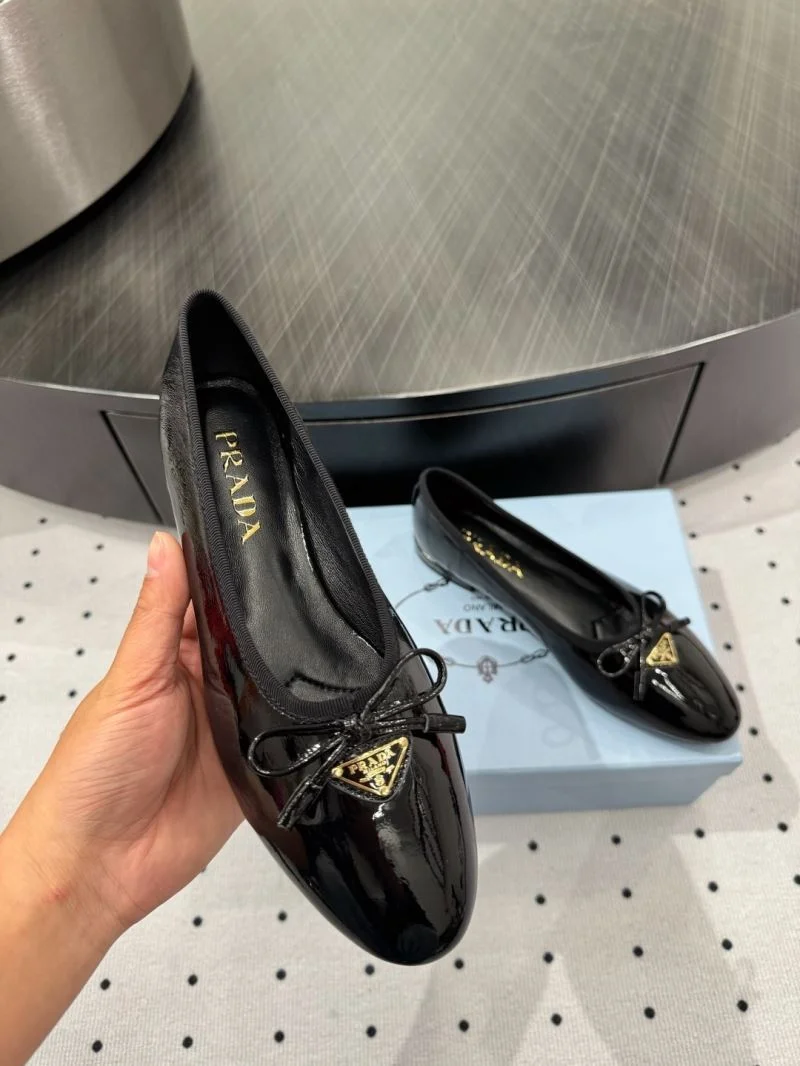 Prada Low Shoes Durable 35095