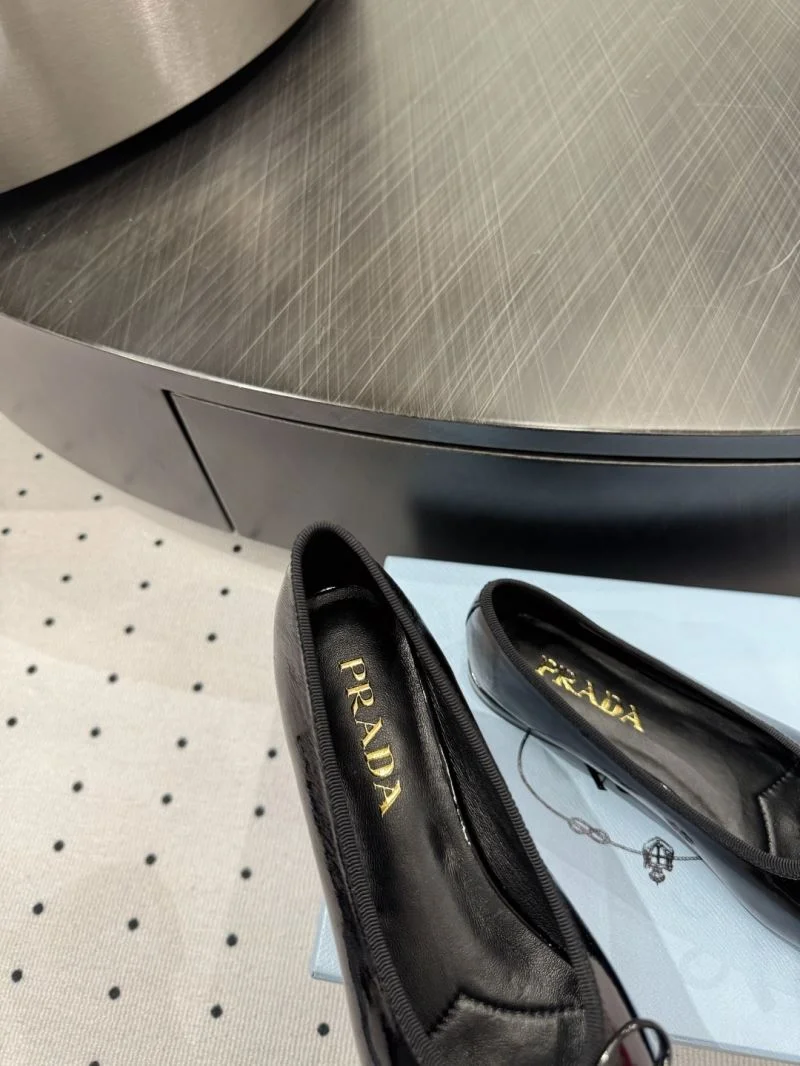 Prada Low Shoes Durable 35095