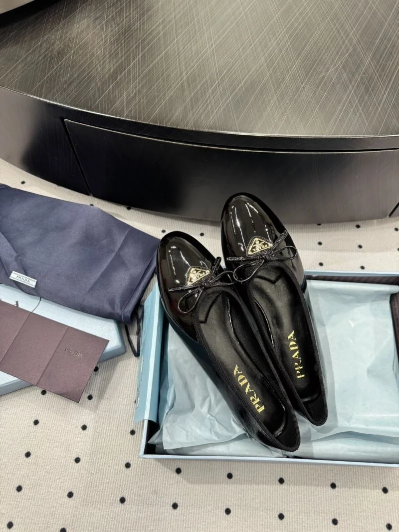Prada Low Shoes Durable 35095