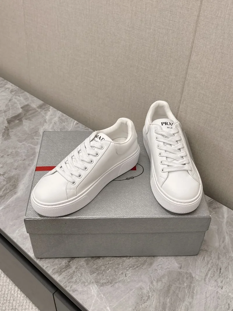 Attractive Prada Low Shoes 35088
