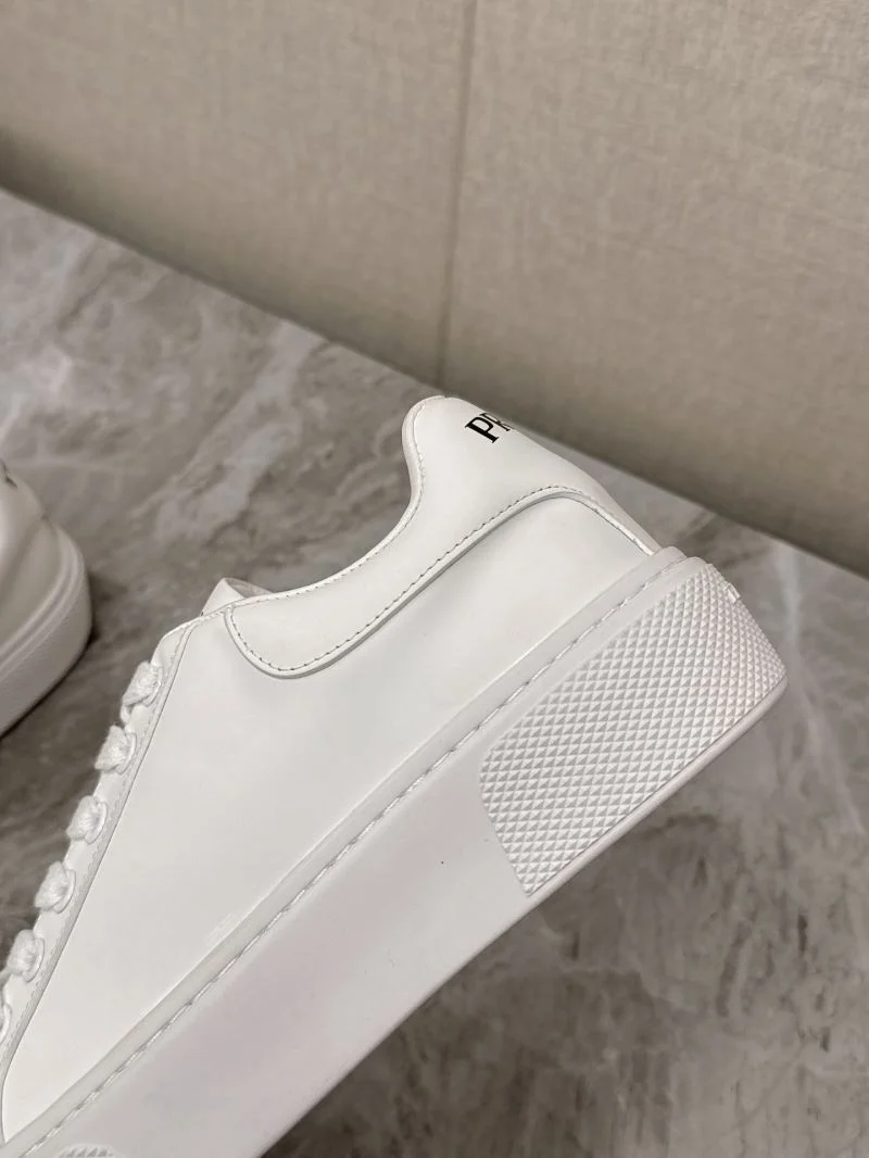 Attractive Prada Low Shoes 35088