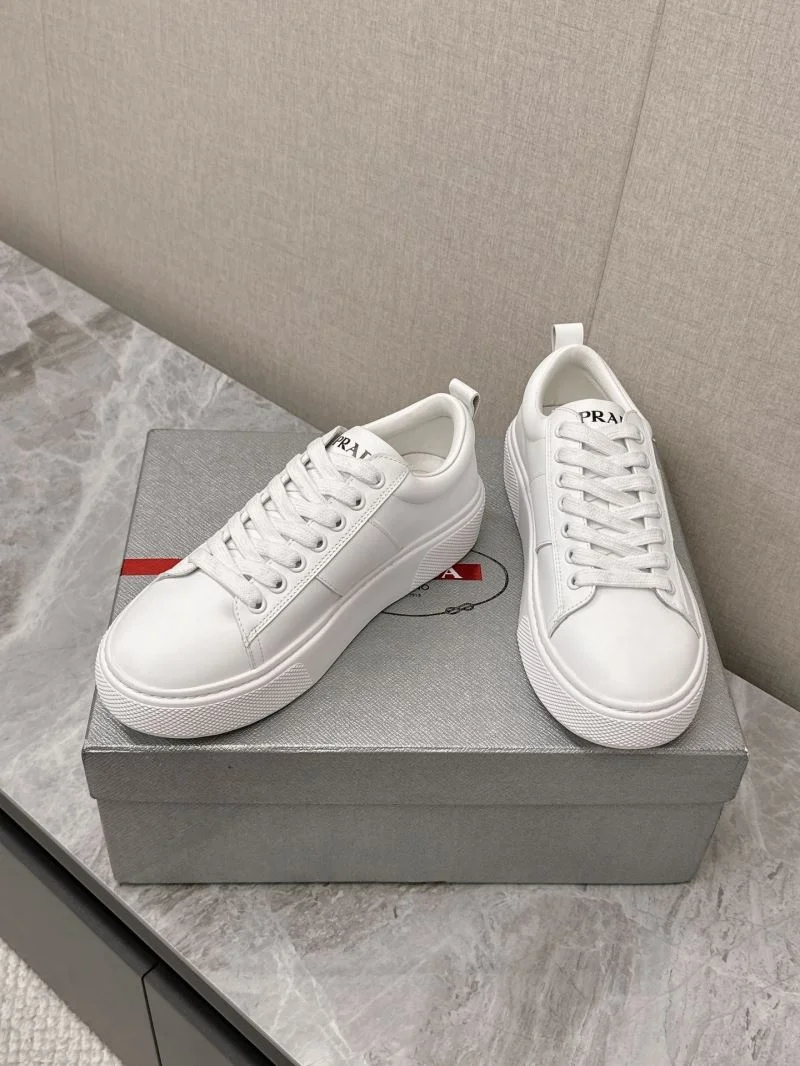 Prada Low Shoes Lightweight 35074