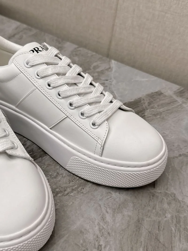 Prada Low Shoes Lightweight 35074