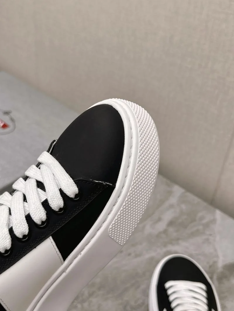Prada Low Shoes Breathable 35082