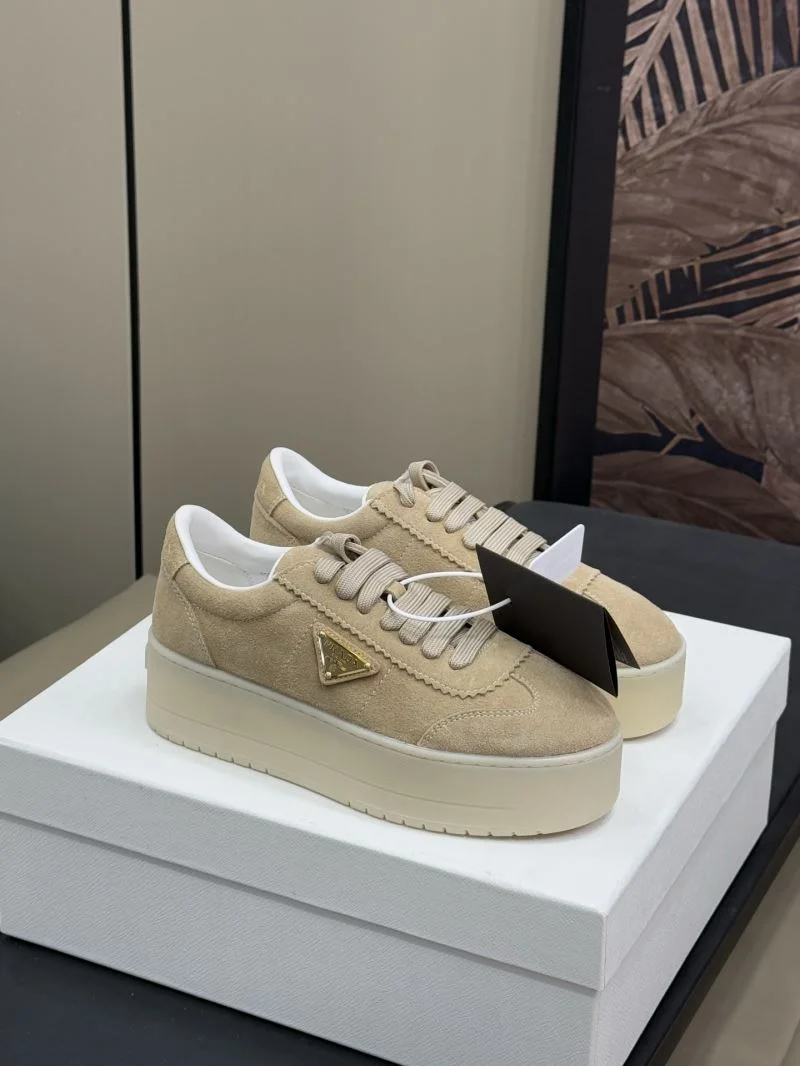 Prada Low Shoes Trendsetting 35071